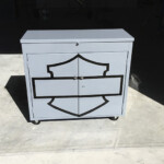 Peinture meuble-tôle logo bar & shield Peinture meuble-tôle logo bar & shield