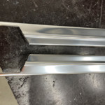Peinture chrome satinée sur pièces automobile